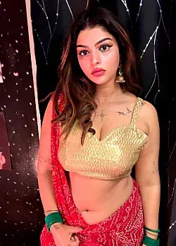 Vinni Chitara - Image 2 of 4 Photo Set