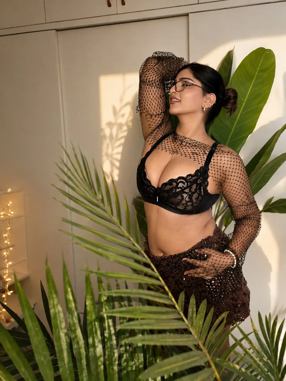 Vinni Chitara - Stunning Photo Set