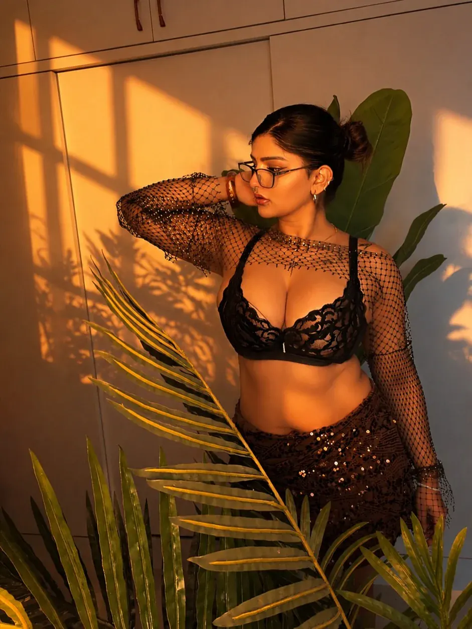 Vinni Chitara - Stunning Photo Set