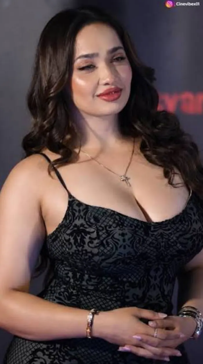 Aditi Mistry hot sexy black dress of big boss latest