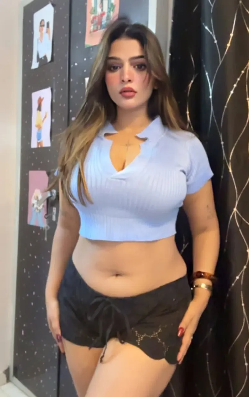 Vinni Chitara - Stunning Photo Set