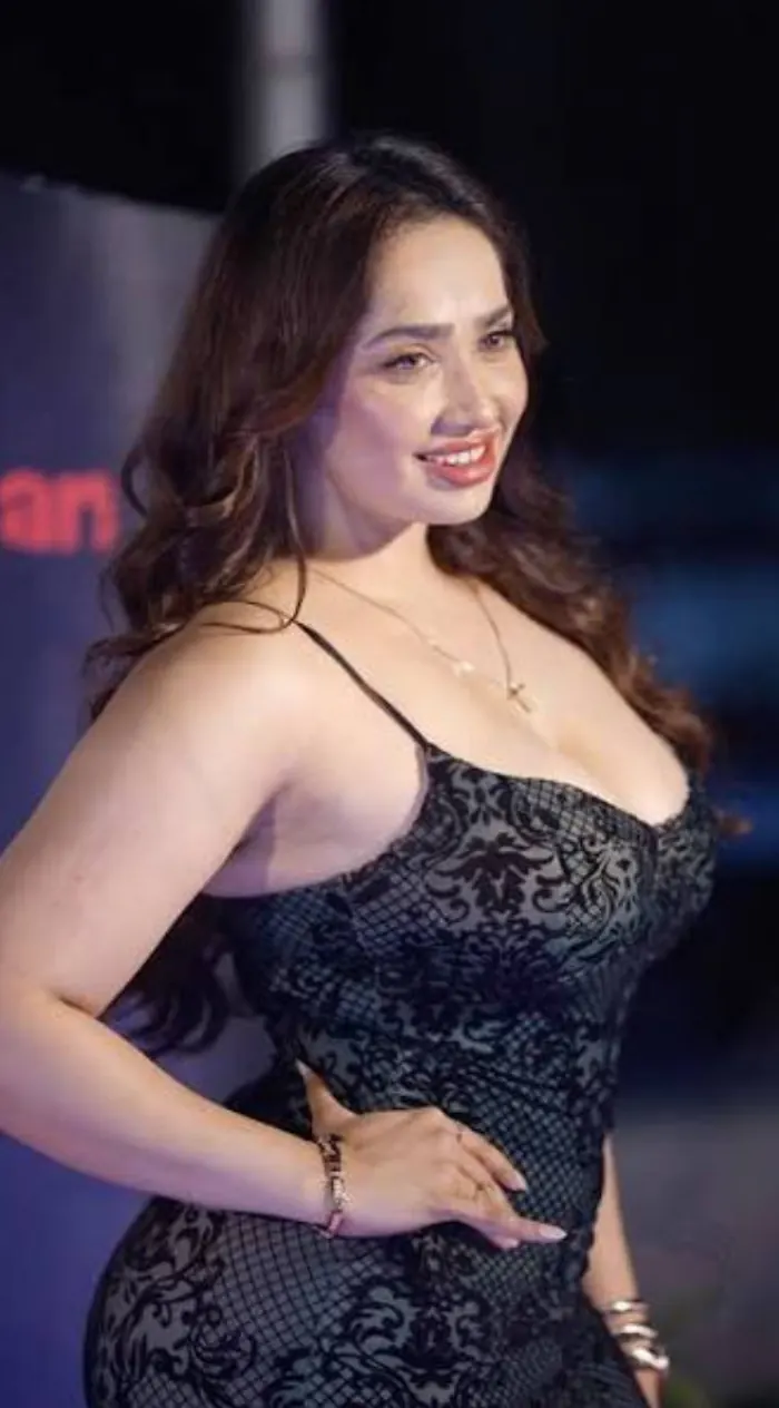 Aditi Mistry hot sexy black dress of big boss